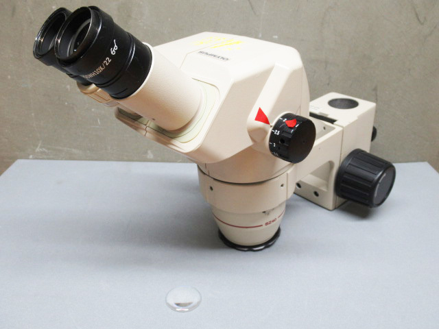 ズーム式実体顕微鏡1