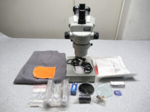 Carton カートン光学 ズーム式実体顕微鏡 三眼タイプ DSZT-44E MS4523